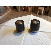 Salz/Pfefferstreuer Aus Räuchereiche Und Edelstahl von drechselartefakte