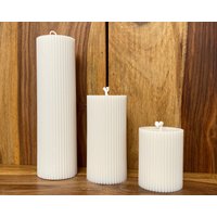 Ribbed Pillar Candle | Geriffelte Stumpenkerze Rapswachskerze Dekokerze Ribbed Pillar Candle | Geriffelte Stumpenkerze Rapswachskerze Dekokerze von dropelino