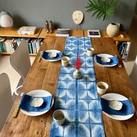 Leinen Tischläufer Handgefärbt Mit Natürlichem Indigo Sankaku | Dreieck Muster von dyeGRRLlinens