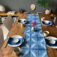 Leinen Tischläufer Handgefärbt Mit Natürlichem Indigo Sankaku Resist Muster von dyeGRRLlinens