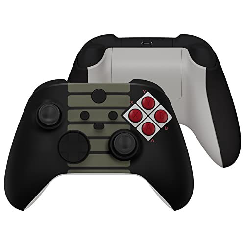 eXtremeRate Full Case & Buttons für Xbox Series X&S Controller, DIY-Ersatz Gehäuse Skin Faceplate/Back Cover/D-Pad Trigger Tasten/Thumbsticks Ersatzteile Set für Xbox Core Controller-NES Stil eXtremeRate Full Case & Buttons für Xbox Series X&S Controller, DIY-Ersatz Gehäuse Skin Faceplate/Back Cover/D-Pad Trigger Tasten/Thumbsticks Ersatzteile Set für Xbox Core Controller-NES Stil von eXtremeRate