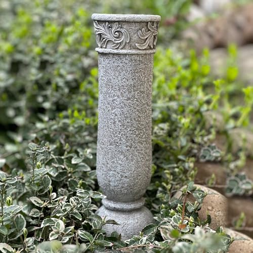 eberin · Friedhof Grabvase · Grabblumenvase in massiver Steinoptik · Stehvase fürs Grab · Blumen- oder Gesteckvase · Grabvase mit Ornamenten · grau antik · von eberin