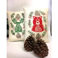 Weihnachtselch Oder Bär Kissen Handbedruckte Walddekoration von ecarlateboutique