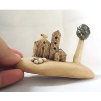 Miniatur Keramik Rustikale Häuser, Taube Und Baum Skulptur Miniatur Keramik Rustikale Häuser, Taube Und Baum Skulptur von ednapio