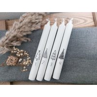 Adventskerzen - 4-Er Set Stabkerzen Mit Tannenbaum Motiv Adventskerzen - 4-Er Set Stabkerzen Mit Tannenbaum Motiv von eigenDEKOart