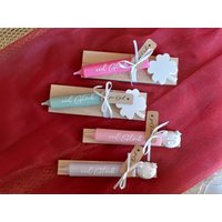 Gastgeschenk Glücksbringer Kerze "Viel Glück" Auf Holzklötzchen Glückschweinchen Kleeblatt Geschenk Geburtstag Aufmerksamkeit Silvester Gastgeschenk Glücksbringer Kerze "Viel Glück" Auf Holzklötzchen Glückschweinchen Kleeblatt Geschenk Geburtstag Aufmerksamkeit Silvester von einfachsonja