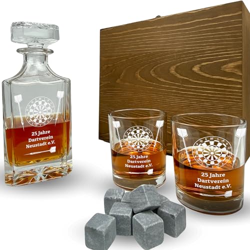 Whisky Set mit Gravur Dart personalisiert Karaffe 700 ml und Gläser verschiedene Motive Dartscheibe Dartspieler Geschenkbox (Motiv 1: Board and Pins, Box mit 1 Karaffe, 2 Gläsern und 8 Whisky-Steinen) von elbedruck