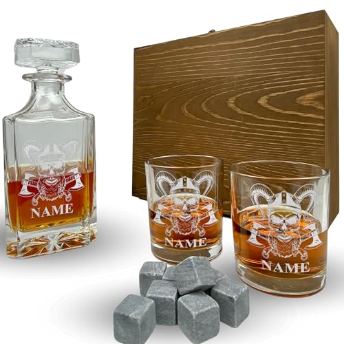 Whisky Set mit Gravur Wikinger personalisiert Karaffe 700 ml und Gläser verschiedene Motive Walhalla Thor Schiff Geschenkbox (Motiv 3: Totenkopf, Box mit 1 Karaffe, 2 Gläsern und 8 Whisky-Steinen) von elbedruck