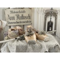 Alte Ballettschuhe Brocante Mit Schleife Und Kristall von elfloraart
