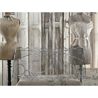 Altes Zierelement Aus Metall von elfloraart