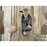 Black Swan Spitzenschuhe-Malve Black Swan Spitzenschuhe-Malve von elfloraart