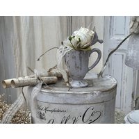 Süßes Vintage-Kännchen Mit Strauß Süßes Vintage-Kännchen Mit Strauß von elfloraart