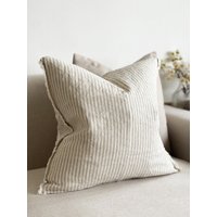 Esmee Natural Beige Stripe Leinenkissen Mit Entenfeder Inner - 3 Größen Esmee Natural Beige Stripe Leinenkissen Mit Entenfeder Inner - 3 Größen von ellenvaleinteriors