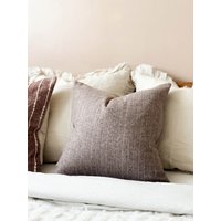 Eva Taupe/Btown Gestreiftes Kissen Mit Entenfederkissen 45x45 - Wolleffekt von ellenvaleinteriors