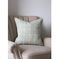 Rosie Sage Grünes Kissen von ellenvaleinteriors