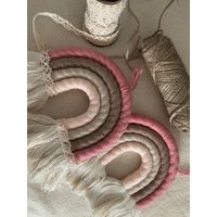 Regenbogen Makramee in Rosa Pastelltönen Mit Oder Ohne Spitze Regenbogen Makramee in Rosa Pastelltönen Mit Oder Ohne Spitze von elzemDecore