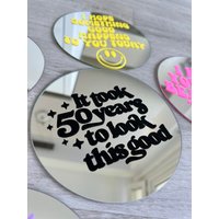 Cooler Statement Deko Spiegel Mit Druck „It Took 50 Years To Look That Good" in Schwarz, Selbstklebend | Personalisierter von emaliviDesignShop