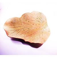 Natürliche Keramik Plateau Besteht Aus Einzelnen Rhabarber Blatt, Handgefertigte Keramik, Schale, Handgeformt, Weihnachtsgeschenk, Embeceramics Natürliche Keramik Plateau Besteht Aus Einzelnen Rhabarber Blatt, Handgefertigte Keramik, Schale, Handgeformt, Weihnachtsgeschenk, Embeceramics von embeCeramics