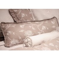 Designer Mokkalumbal Kissenbezug - Clarke & Bestickt Florales Kissen von emeisonCOM