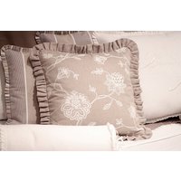 Entwerfer Mokka Kissen - Clarke & Bestickt Florale von emeisonCOM