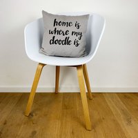 Kissenhülle | "Home Is Where My Doodle Is" 40x40cm Aus Canvas Handbedruckt Siebdruck Kissenhülle | "Home Is Where My Doodle Is" 40x40cm Aus Canvas Handbedruckt Siebdruck von emmaundhugo