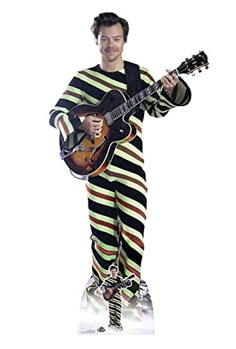 Harry Styles - Smile with Guitar - Prominente Star VIP - Pappaufsteller Standy - 91x185 cm Harry Styles - Smile with Guitar - Prominente Star VIP - Pappaufsteller Standy - 91x185 cm von empireposter