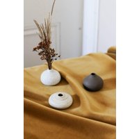 Sandscape - Schwarz, Beige, Weiß Kleine Keramik Miniatur Steinform Vase, Kleines Einweihungsgeschenk von emporiumJULIUM