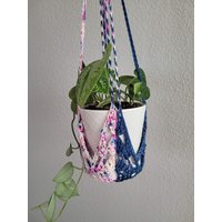 Ooak 3-In-1 Farbblock Baumwolle Candy Blueberry Makramee Boho Stil Gehäkelt Pflanzentopf Aufhänger Für 4-6" Topf Mit Quaste von enchanthread