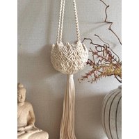 Makramee Blumenampel Aus Nachhaltiger Baumwolle Für Kleine Pflanzen Oder Als Windlicht Verwendbar - Geschenkideen Frauen, Boho Deko von endloserKnoten