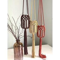 Makramee Windlicht in Warmen Farben - Handgemachte Boho Deko Für Die Dunklere Jahreszeit. Kleine Wichtelgeschenk Ideen Makramee Windlicht in Warmen Farben - Handgemachte Boho Deko Für Die Dunklere Jahreszeit. Kleine Wichtelgeschenk Ideen von endloserKnoten