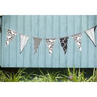 Upcycled Black &white Stoff Formal Banner | Schwarz-Weißer Mit Schwarzen Bandbändern - Eco-Friendly Wedding & Event Decor von enduredesigns