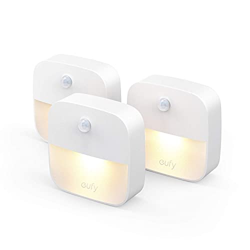 eufy Glow 3 Pack LED Nachtlicht mit Bewegungssensor, Warmes weißes Lichter, Auto ON/OFF, Schrankbeleuchtung mit Haftend für Kinderzimmer, Schlafzimmer, Orientierungslicht, Energieeffizient (3 Pack) von eufy