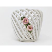 Vintage Übertopf - 50Er Jahre Mid Century Keramik Aus Italien Weiß, Geflochten Und Mit Reizenden Rosa Gänseblümchen Blumentopf Selten von everglaze
