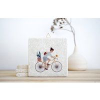 Fliese - Fahrradfahrerin Mit Blumen Fliese - Fahrradfahrerin Mit Blumen von evimstore