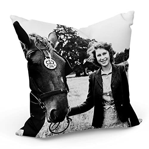 Fabulous Kissen Kissen mit Kissenbezug 40x40 cm Queen Elizabeth II Young Pose mit einem Pferd Königin von England Schwarz-Weiß Vintage von Fabulous