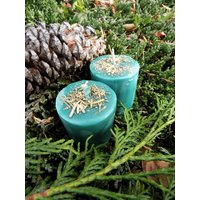 Gesegnete Yule Spell Candles - Zwei | 2 Wintersonnenwende-Weihnachtsfeiertags-Geladene Kräutervotivkerzen von fallawake