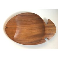 Vintage Mcm Monkeypod Philippinen Geschnitzte Fischskulptur Servierplatte Aus Holz Handgefertigt Von Serena Roney Nautical Beach Island Party von familyjewelsatlanta