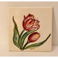 Vtg Handgemalte Tulpen Künstler Signierte Cuiffi Keramikfliesen-Wandkunst Mitte Des Jahrhunderts Cottage Core-Dekor Florale Dekorative Fliesenkunst von familyjewelsatlanta