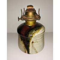 Vtg Robinson Art Pottery Öllampe Keramiklampe Künstler Signiert Hurricane Base Hand Gesprenkelte Erdton Tropfglasur Südliche Kunstkeramik von familyjewelsatlanta