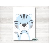 Bilder Kinderzimmer Poster Kinderbild Kinderzimmerbild Süßer Tiger/A4/Weiß/Blau von farbfein