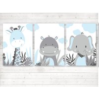 Bilder Kinderzimmer Poster Kinderbilder, 3Er Set Giraffe, Nilpferd, Elefant Im Dschungel Wahlweise Mit Namen, A4 Weiß Blau von farbfein