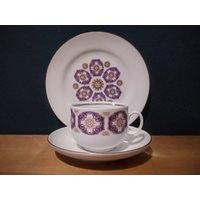 Ilmenau Henneberg Porzellan Sammelgedeck Tasse Untertasse Kuchenteller Vintage Weiß Mit Lila Mandala Muster von sinteins