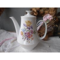 Veb Cp Colditz Porzellan Kaffeekanne Made in Gdr Retro Kanne Weiss Mit Blumen Vintage Tischdeko Veb Cp Colditz Porzellan Kaffeekanne Made in Gdr Retro Kanne Weiss Mit Blumen Vintage Tischdeko von sinteins