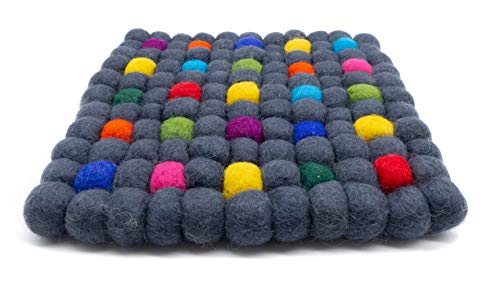 feelz Filzuntersetzer aus Filzkugeln 20x20cm eckig dunkelgrau mit bunten Kugeln Handarbeit Topfuntersetzer bunt quadratisch Bunte Filzkugel Untersetzer von feelz