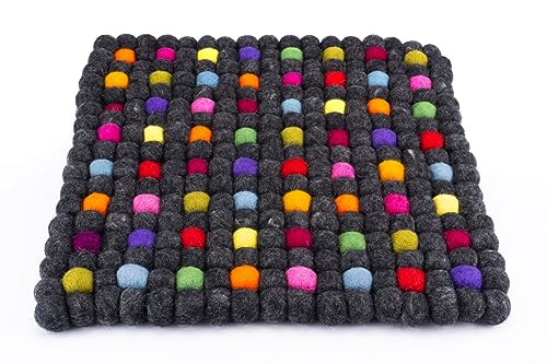 feelz - Sitzkissen quadratisch aus Filzkugeln - Regenbogenfarben bunt - 100% Wolle - ca. 35x35 cm - Höhe ca. 2-3 cm - Handarbeit bunt von feelz