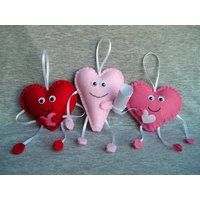 Filz Herz Ornament - Happy Valentines Day Handgemachtes Stickherz Niedliches Geschenkidee von feltgofen