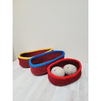 3 Stapelkörbchen + 2 Filz Eier; Gehäkelte Burgunder Lebendige Seil Verschachteln Schmuckstück Rot Blau Gelb Wolle Set Oval Aufbewahrungsbox Ei Snack von feltinga