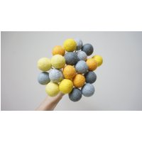 Filz Pom Blumen Craspedia Blumenstrauß Multicolor Wollkugeln Grau Gelb Gesteck Stielblumen Ostern Billy Buttons von feltinga