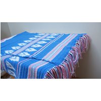 Gehäkelter Tischläufer Küchentuch Gestreift in Weiß Rosa Blau Gefranste Spitze Bad Teegast Strick Tischset Deckchen Vintage Gehäkelter Tischläufer Küchentuch Gestreift in Weiß Rosa Blau Gefranste Spitze Bad Teegast Strick Tischset Deckchen Vintage von feltinga