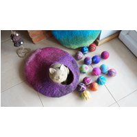 Katzenhöhle Betthaus Gefilzt Tischset Wolle Oval Rund Freeform Haustier Hund Matte Grau Ombre Monochrom Rot Blau Grün Lila Braun Katzenhöhle Betthaus Gefilzt Tischset Wolle Oval Rund Freeform Haustier Hund Matte Grau Ombre Monochrom Rot Blau Grün Lila Braun von feltinga